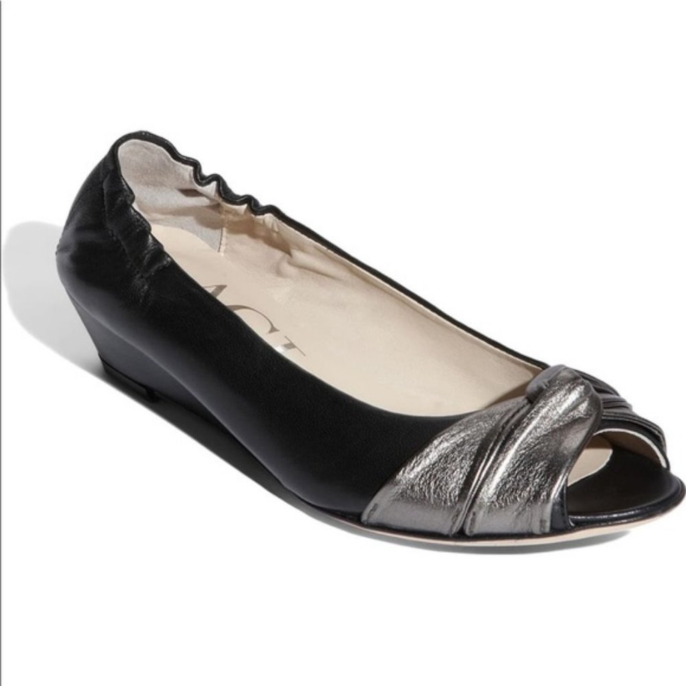 AGL Attilio Giusti Leombruni Twist Peep Toe Wedge